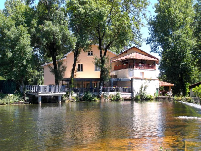 Arrêt sur Village - LISLE, Lisle