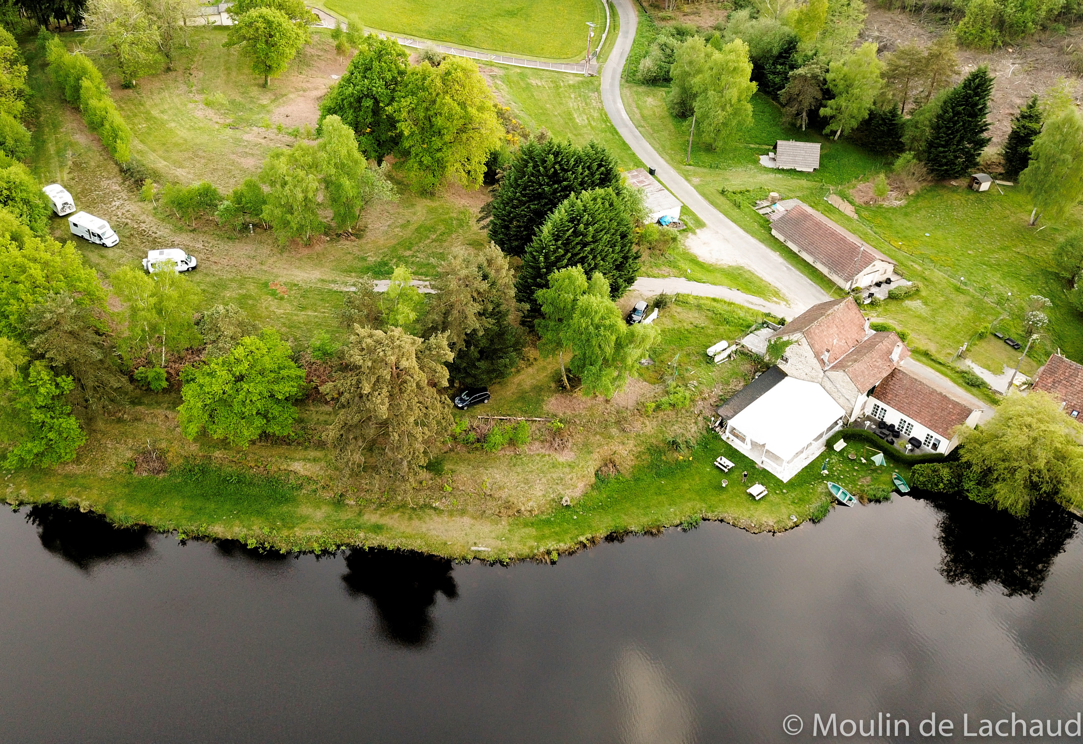 Aire d'accueil de camping-cars du Moulin de Lachaud - photo 3