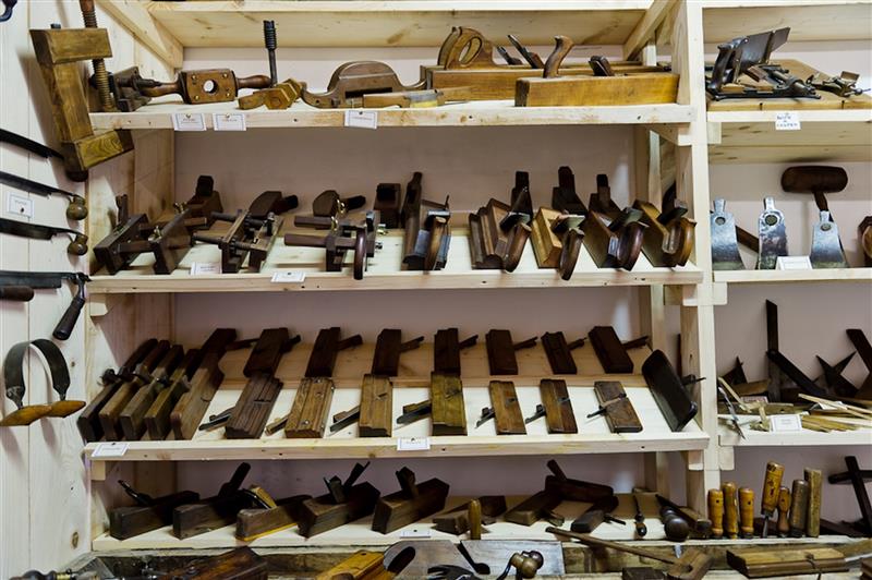 Les outils d'autrefois, la boite aux souvenirs