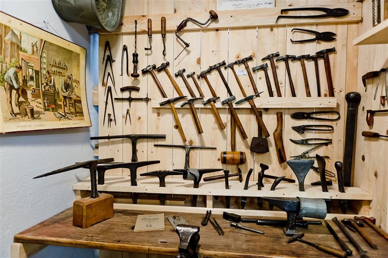 Les outils d'autrefois, la boite aux souvenirs