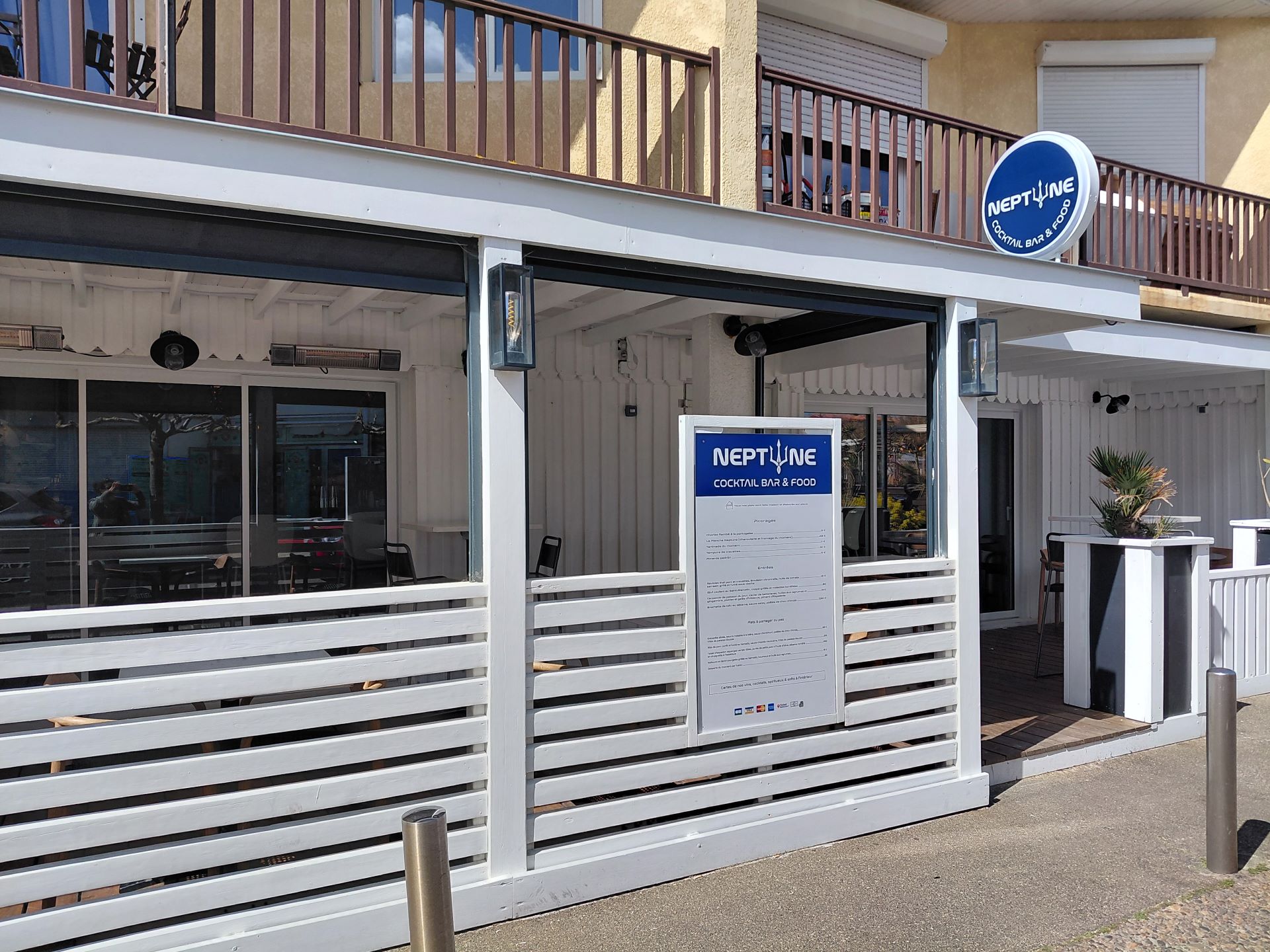 Neptune Cocktails Bar & Food