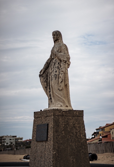 La statue Notre-Dame — photo 3