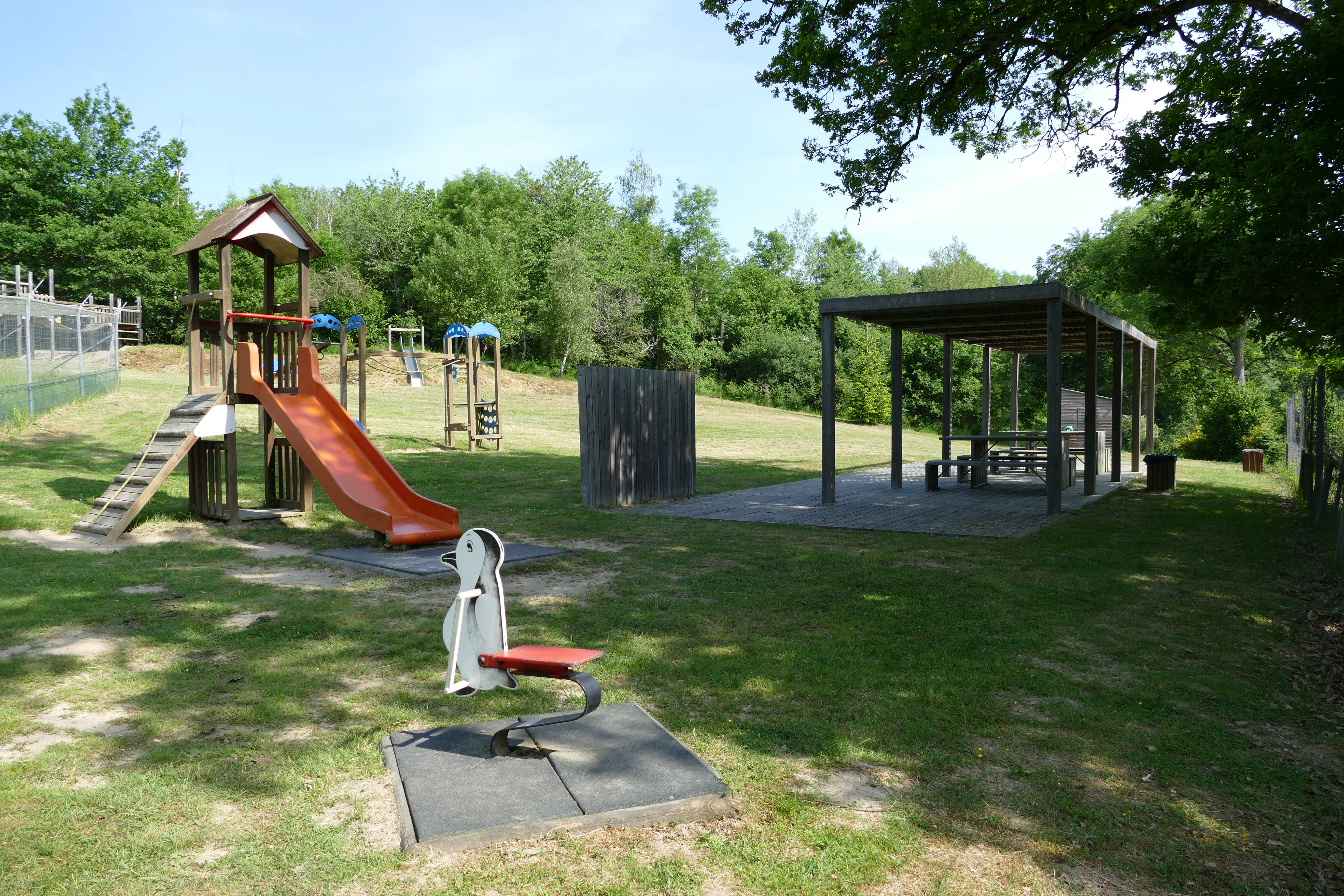 Parc de Coux : Aire de pique-nique et de jeux, Auzances - photo 5