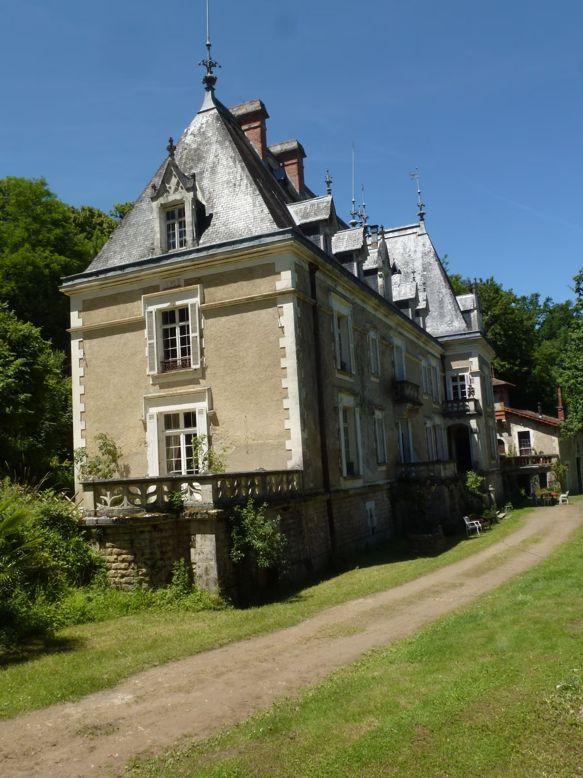 Le Château du Logis, Javerlhac-et-la-Chapelle-Saint-Robert - photo 2