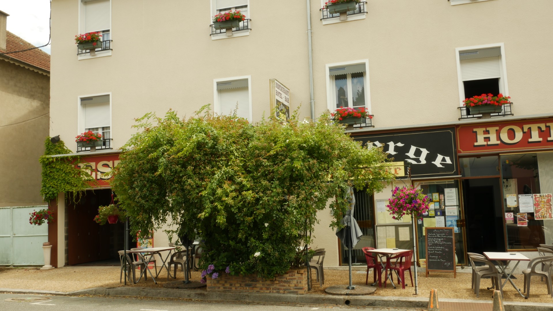 Hôtel Restaurant Auberge de l'Atre, Bourganeuf - photo 2