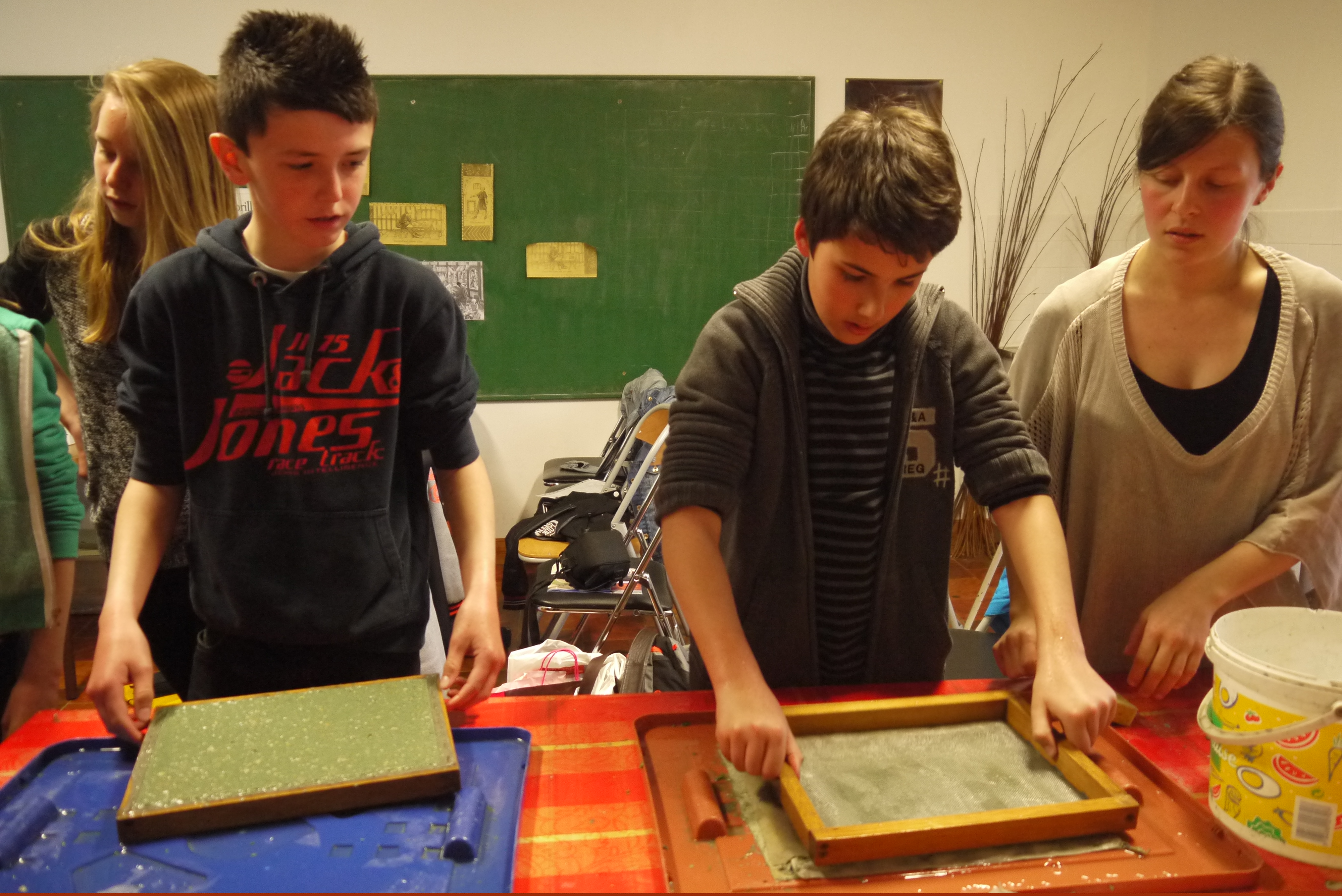 Atelier  famille “Apprentis papetiers et création naturelles”, Montmorillon - photo 2
