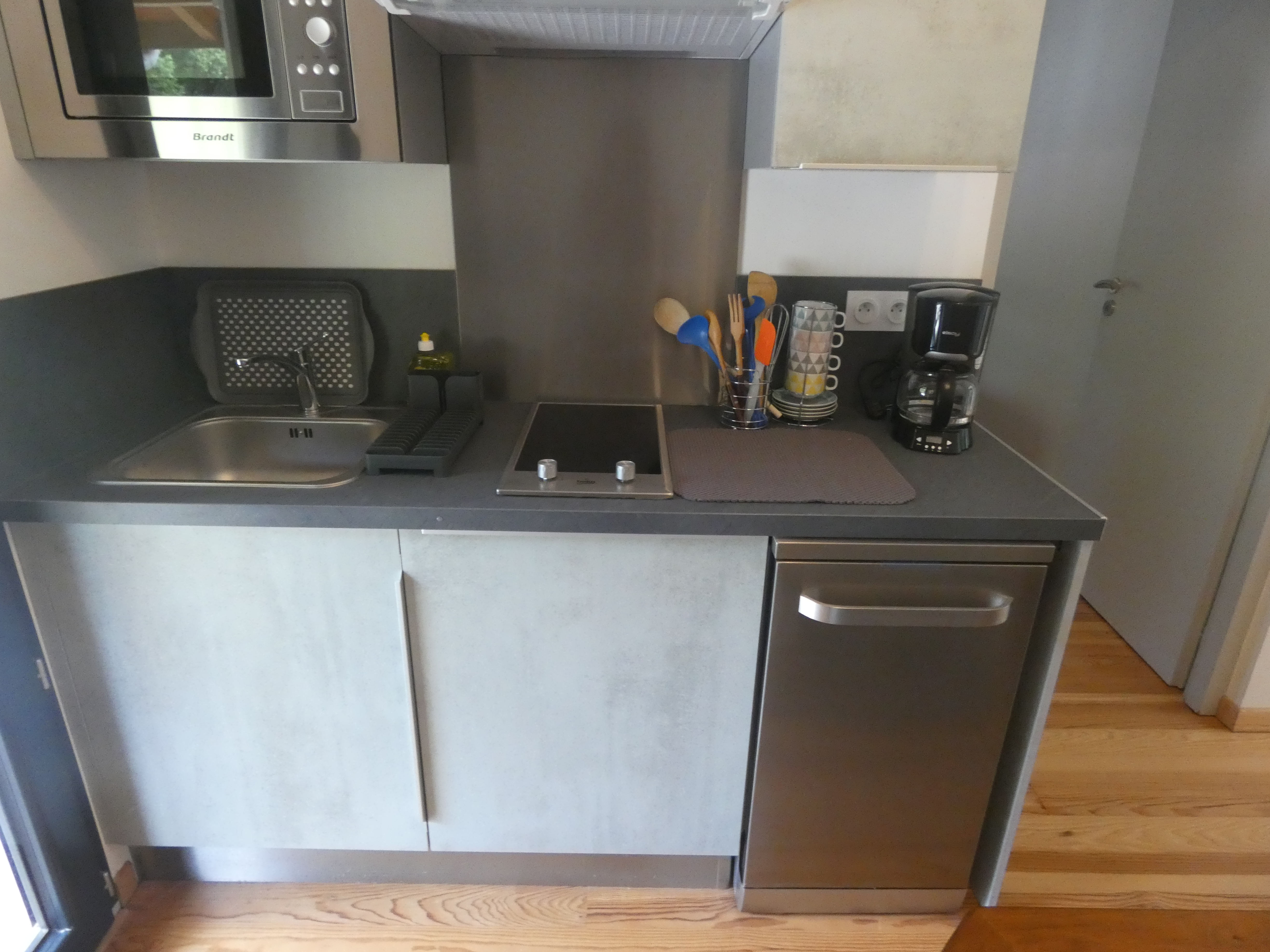 La Maison de mon grand-père, appt coté jardin, Léon