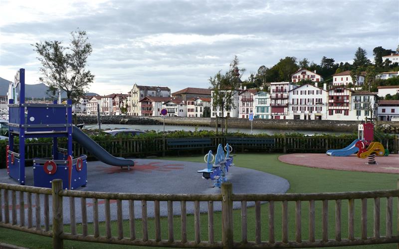 Aire de jeux  square Henri Dunant