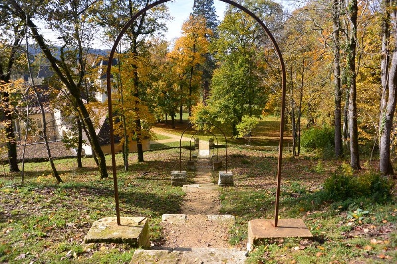 Campagne en écomobilité - Au bord de la rivière, un château, Le Bugue