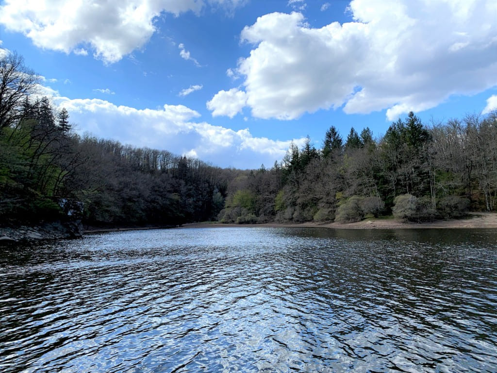 Mise à l'eau et pêche sur le lac de barrage de Saint-Marc - Pont du Dognon