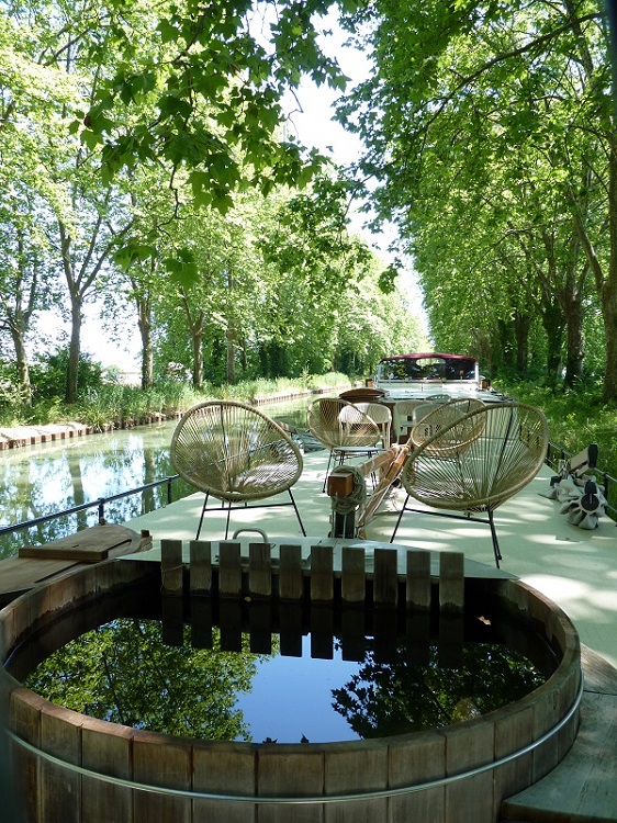 Les cabines de la Péniche Wakaï