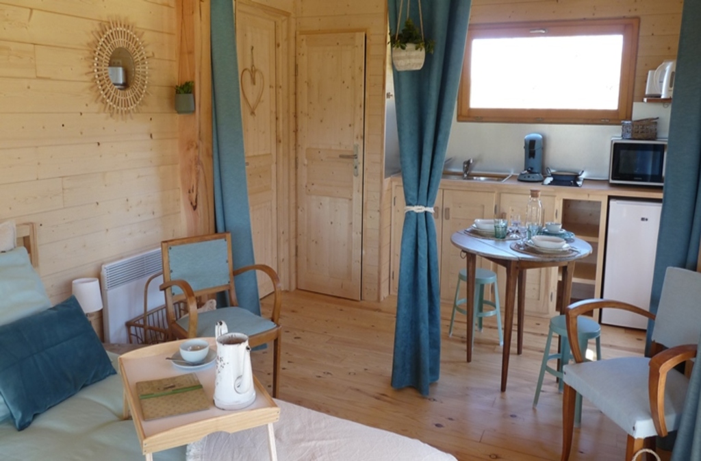 Il n'y a qu'à Banne...INYAQAB : La Petite Cabane, Cause-de-Clérans