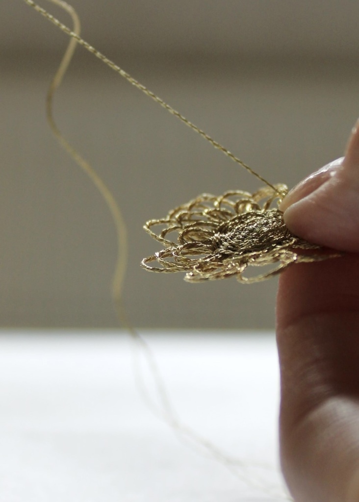 Les Fleurs et le fil comme langage