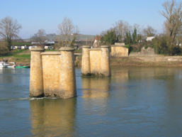 Piles de l'ancien pont métallique de Langon, Langon - photo 2