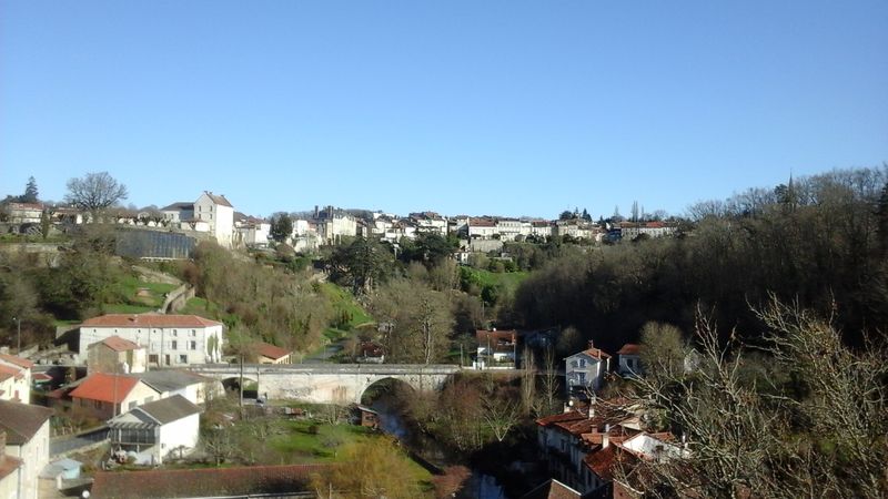 Sous les ombrages du Périgord Vert, Nontron
