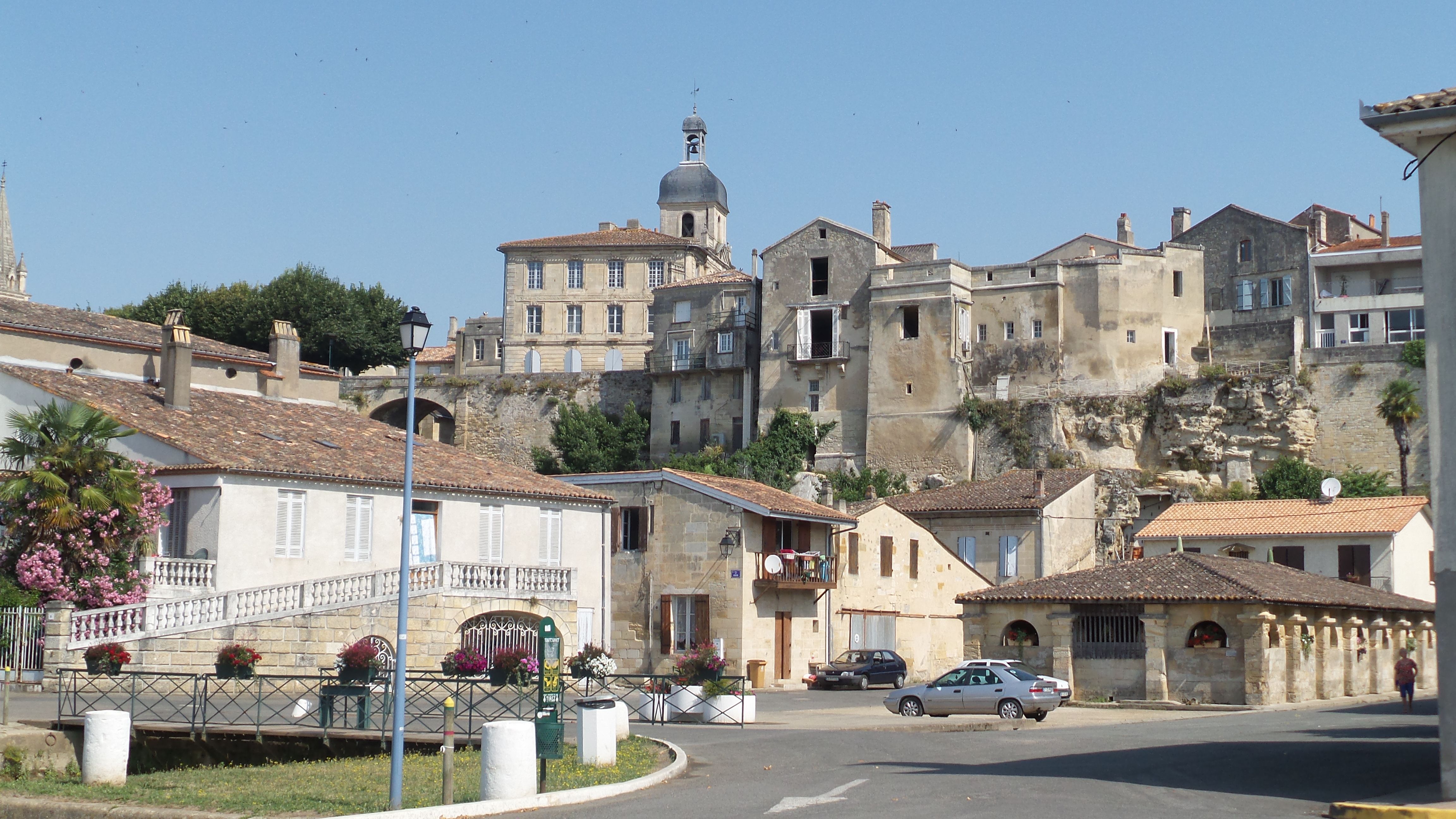 Aire de pique-nique du port de Bourg - photo 2