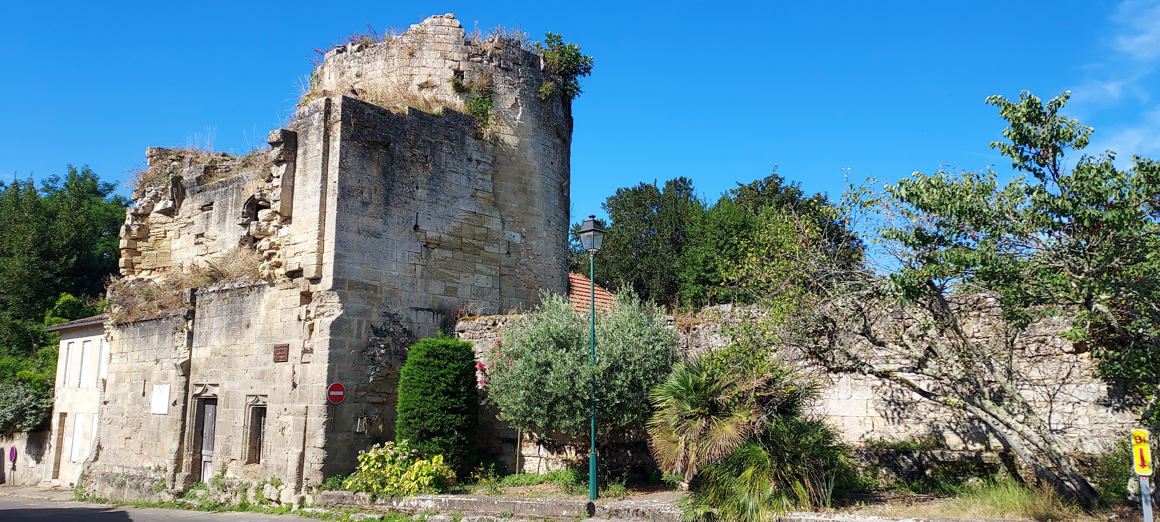 Porte de Blaye, Bourg