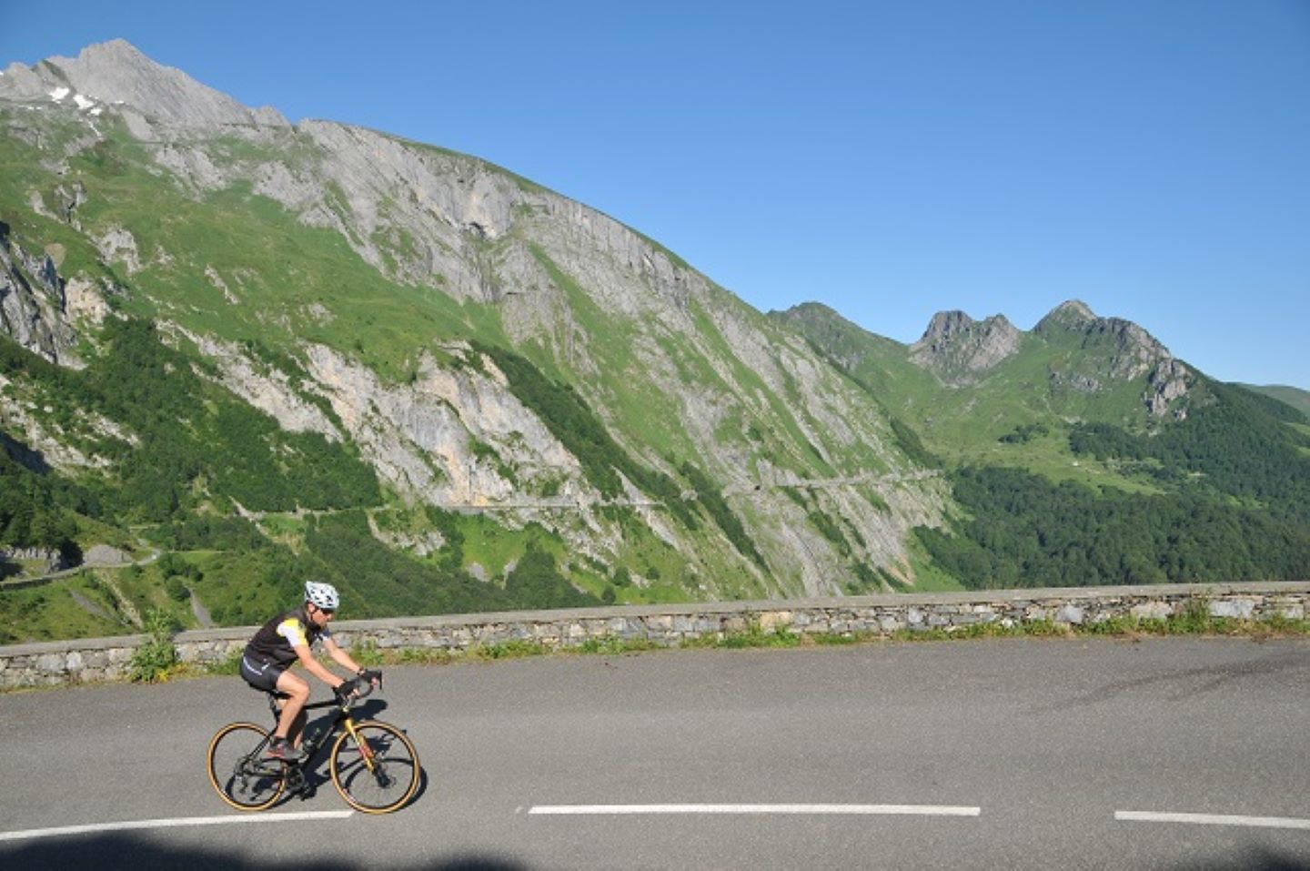La boucle Col d'Aubisque - Col du Soulor à vélo, Louvie-Juzon
