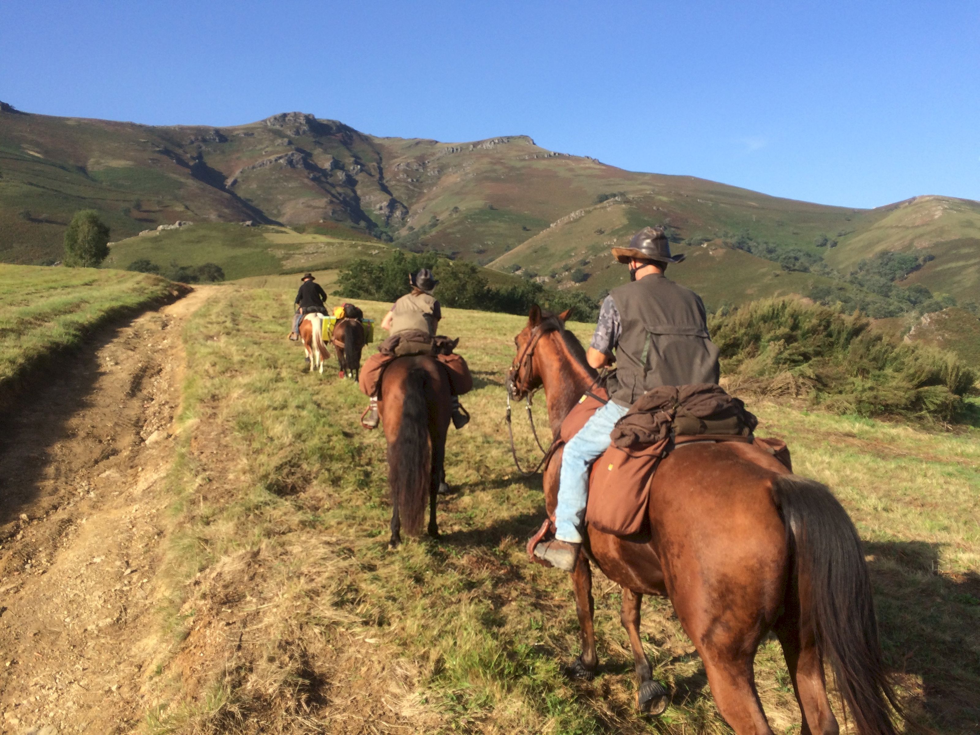 Le sentier des contrebandiers - De Urepel au col d'Elhorrieta - équestre