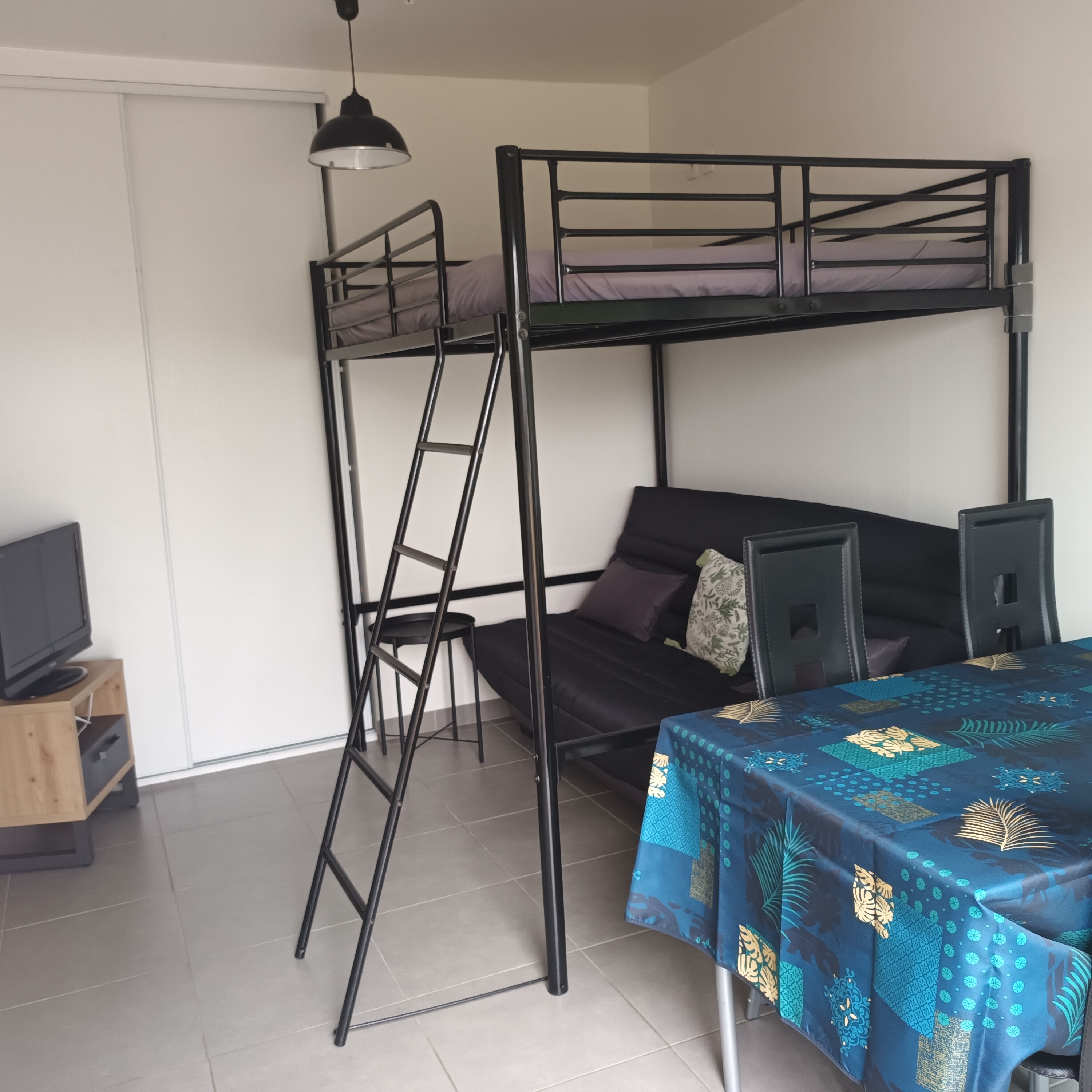 Madame Aniela ROBLES - photo 2