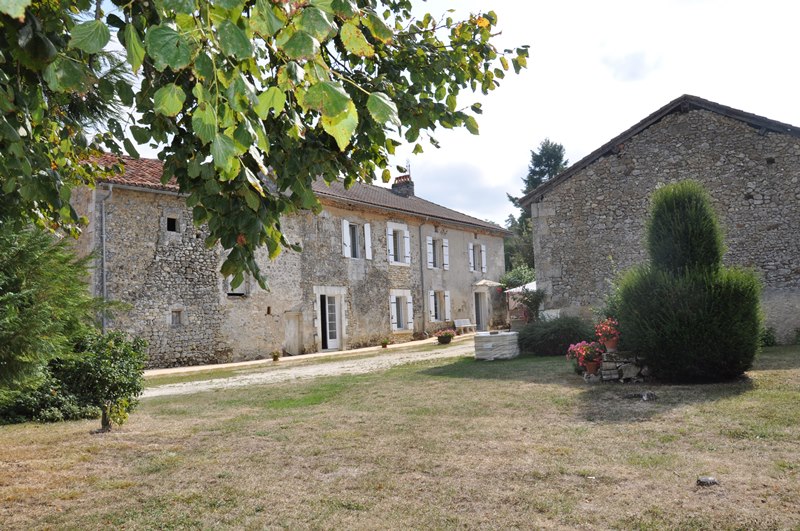 Grande ferme rénovée avec un grand parc ombragé - photo 3