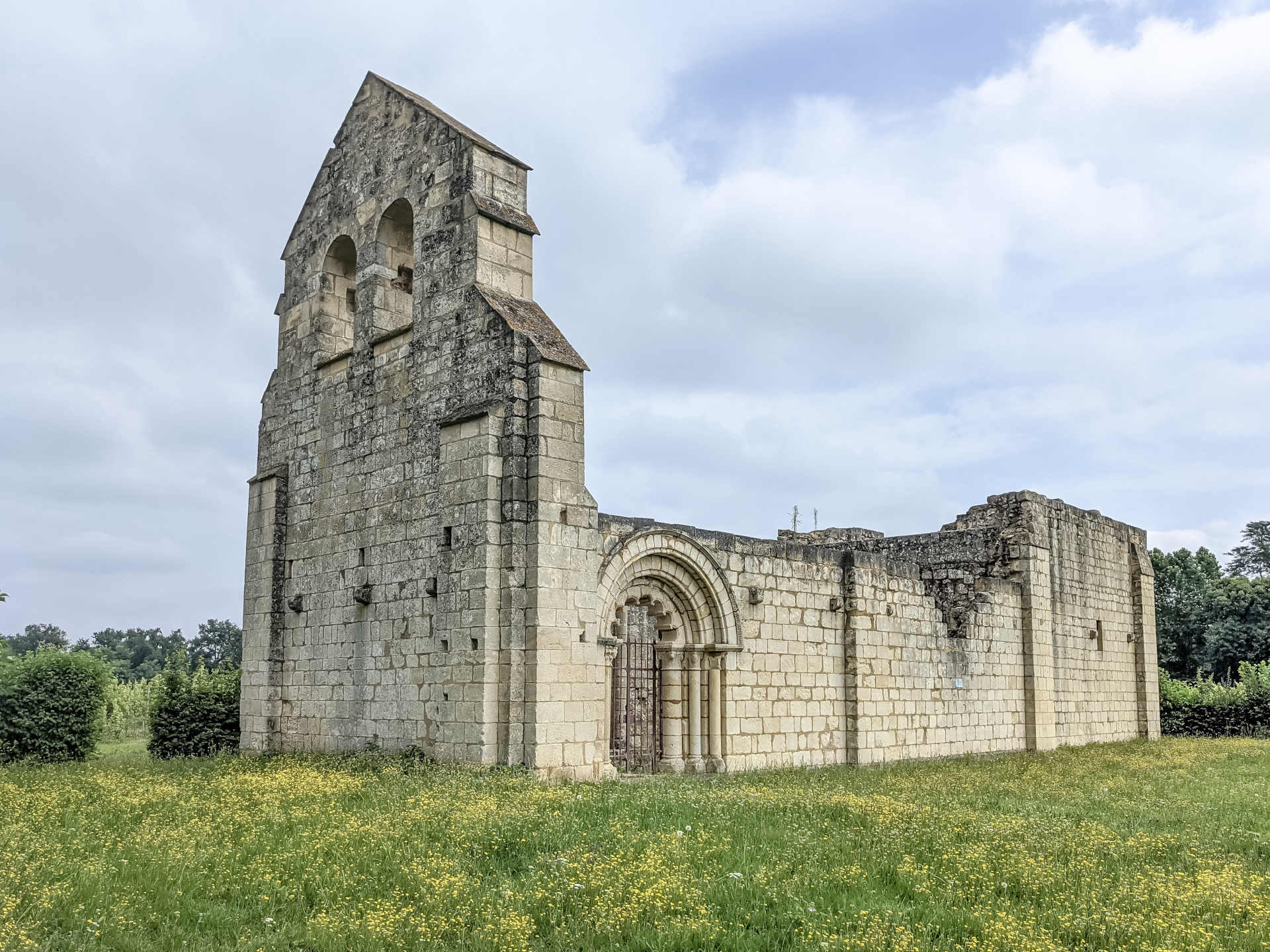 Ruines de la chapelle de Villemartin