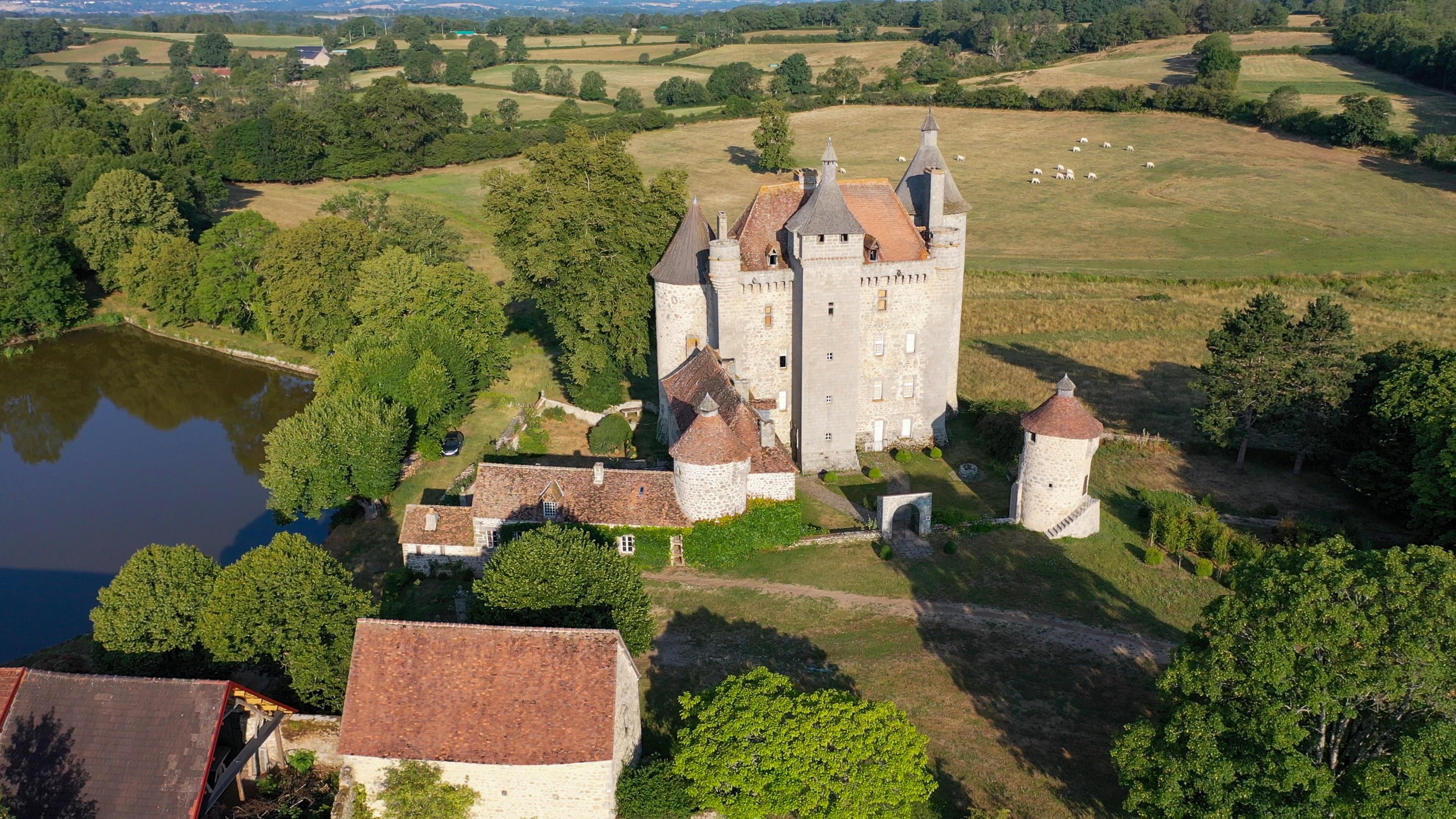 Château de Villemonteix, Saint-Pardoux-les-Cards