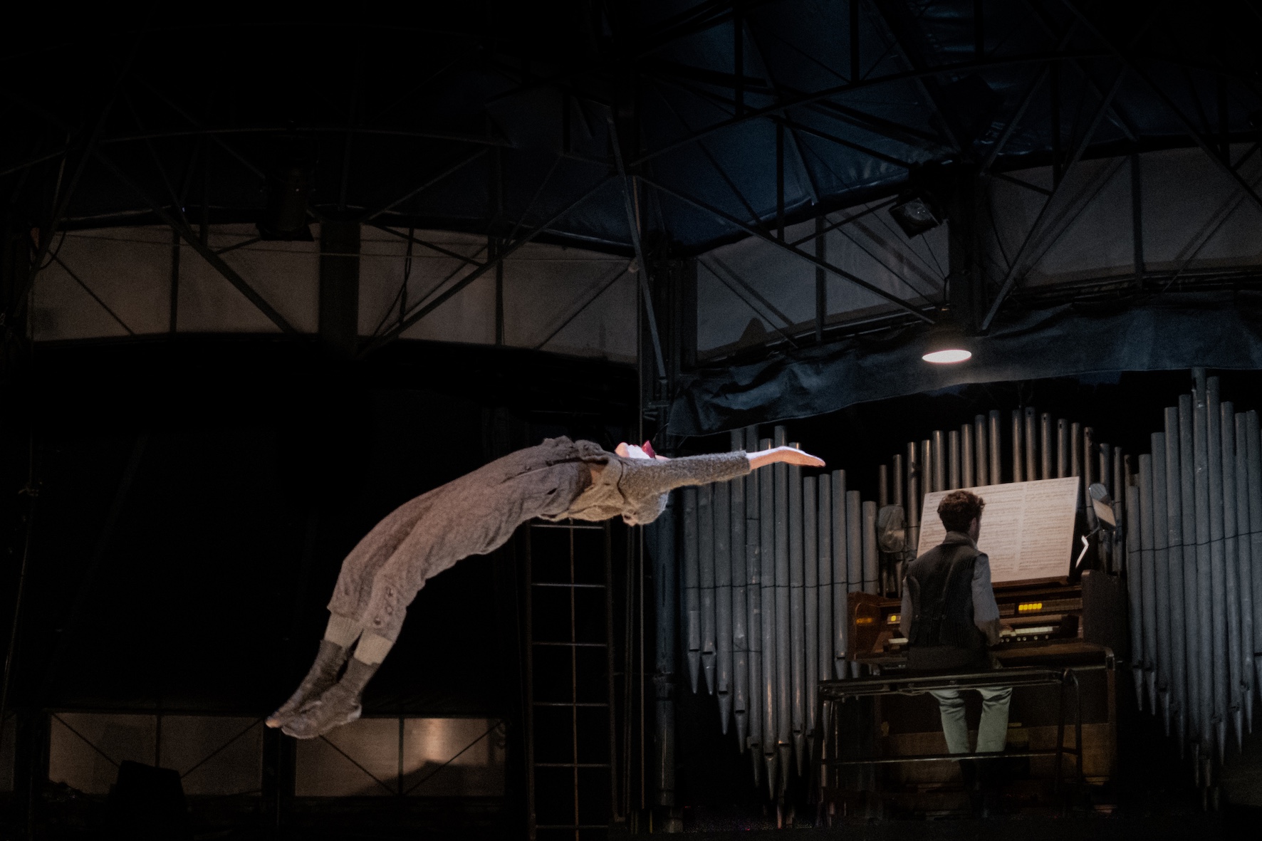 Cirqu'en Bus pour le spectacle Strano du Cirque Trottola — visuel événement