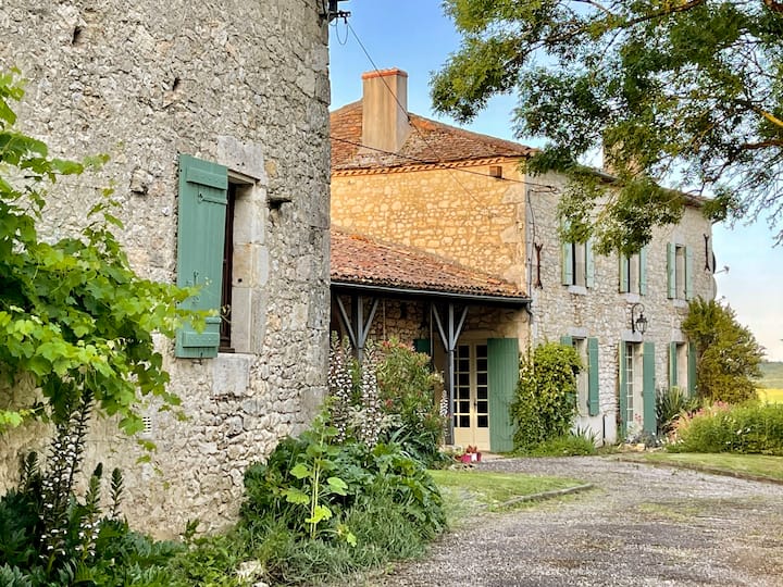 Le Caméléon Bleu boutique holiday rentals SAS