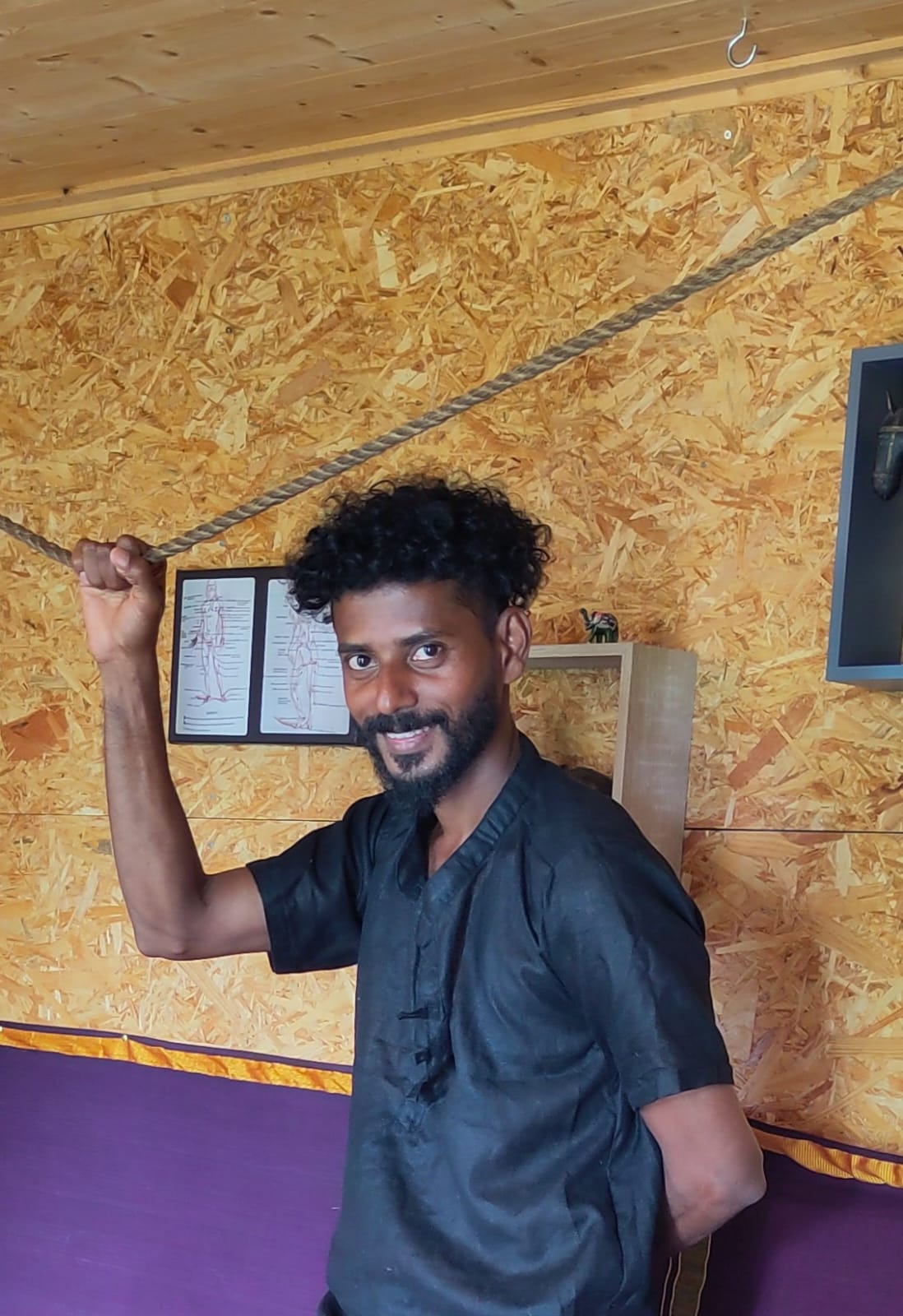 Massage indien Chavutti Thirumal avec Sherin Sasi, thérapeute du Kerala