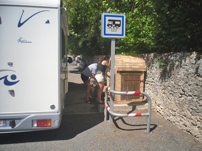 Aire de service communale de Saint-Léon-sur-l'Isle, Saint-Léon-sur-l'Isle