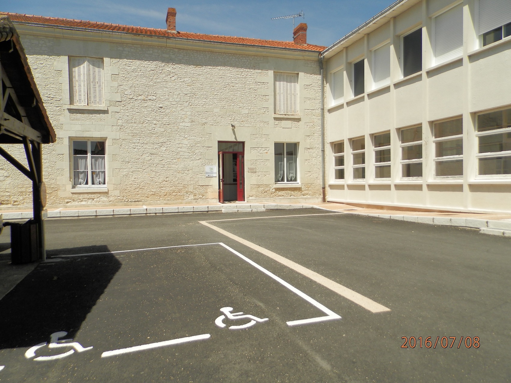 Lycée La Perrière, La Roche-Rigault - photo 4