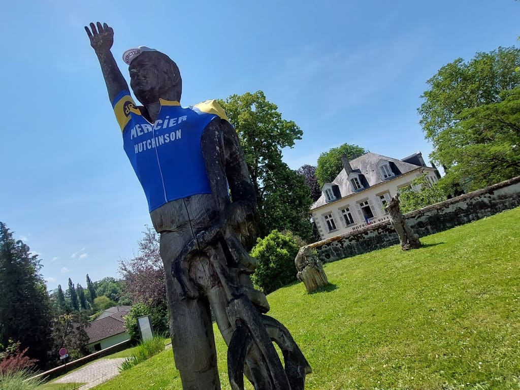 Statue de Raymond Poulidor