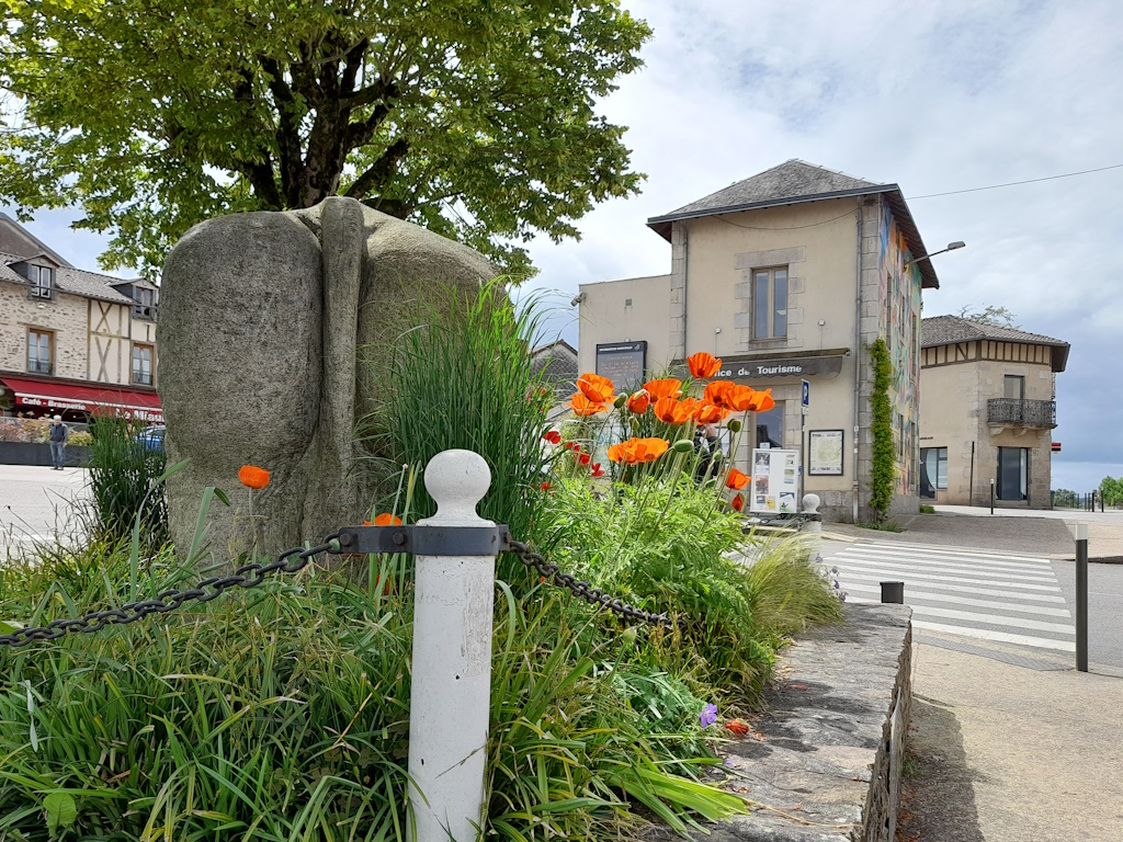 Statue du taureau Limousin, Saint-Léonard-de-Noblat - photo 3