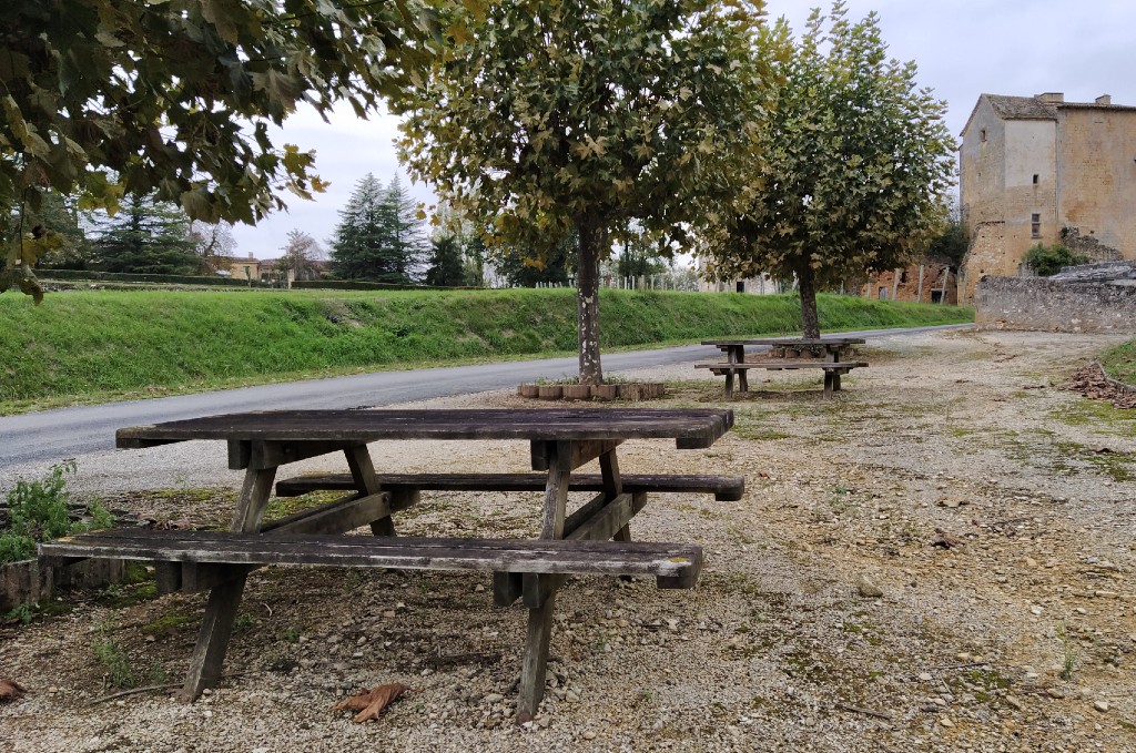 Aire de pique-nique à Sainte-Croix-De-Beaumont