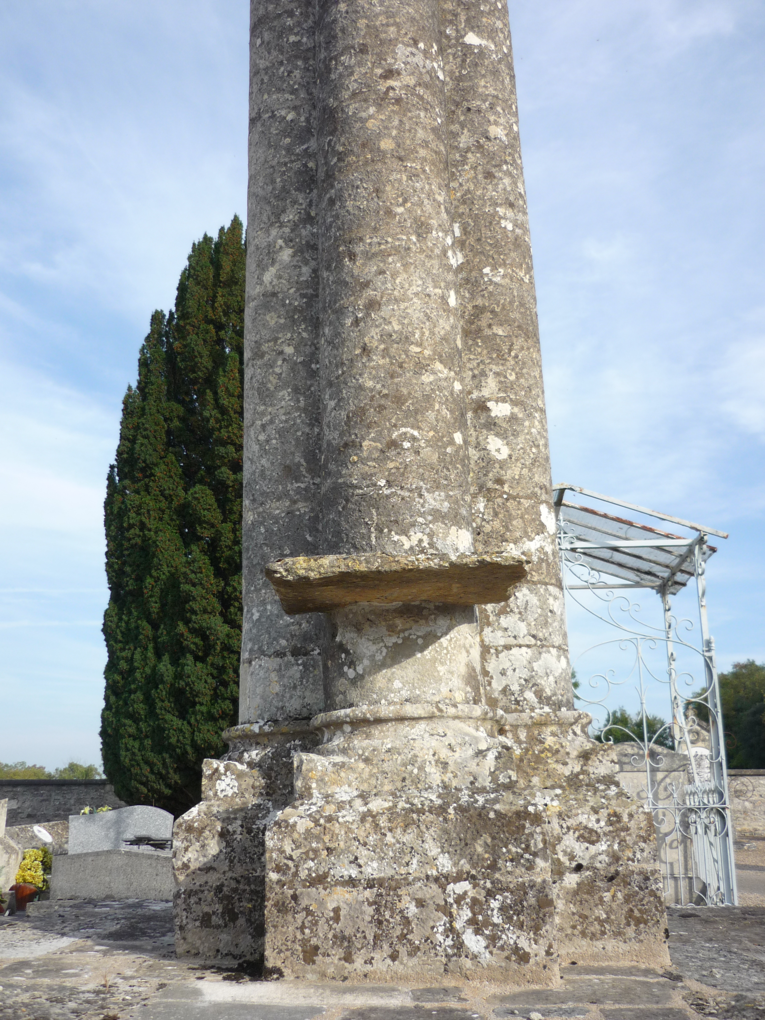 Croix hosannière du cimetière d'Aiffres, Aiffres