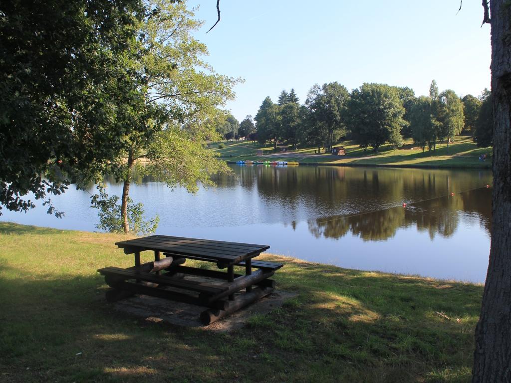 Aire de pique-nique au lac de Saint Mathieu - photo 2