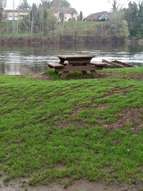 Aire de pique-nique du Lavoir à Saint-Avit-Saint-Nazaire