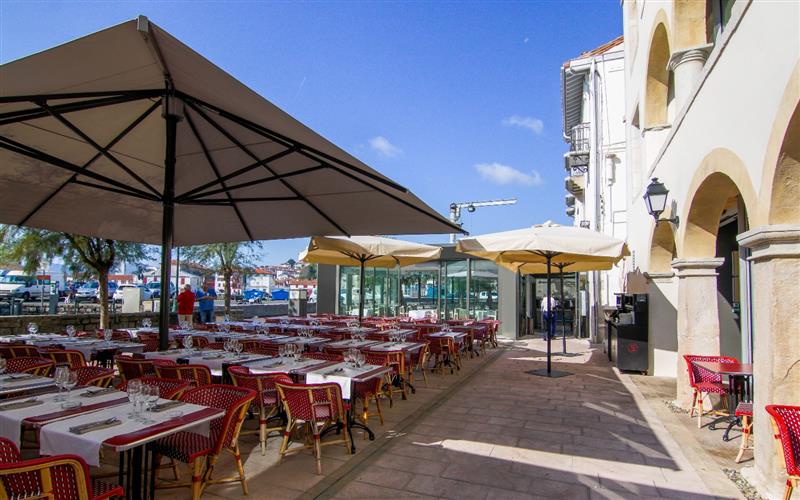 Bar - Restaurant Le Suisse - La txalupa