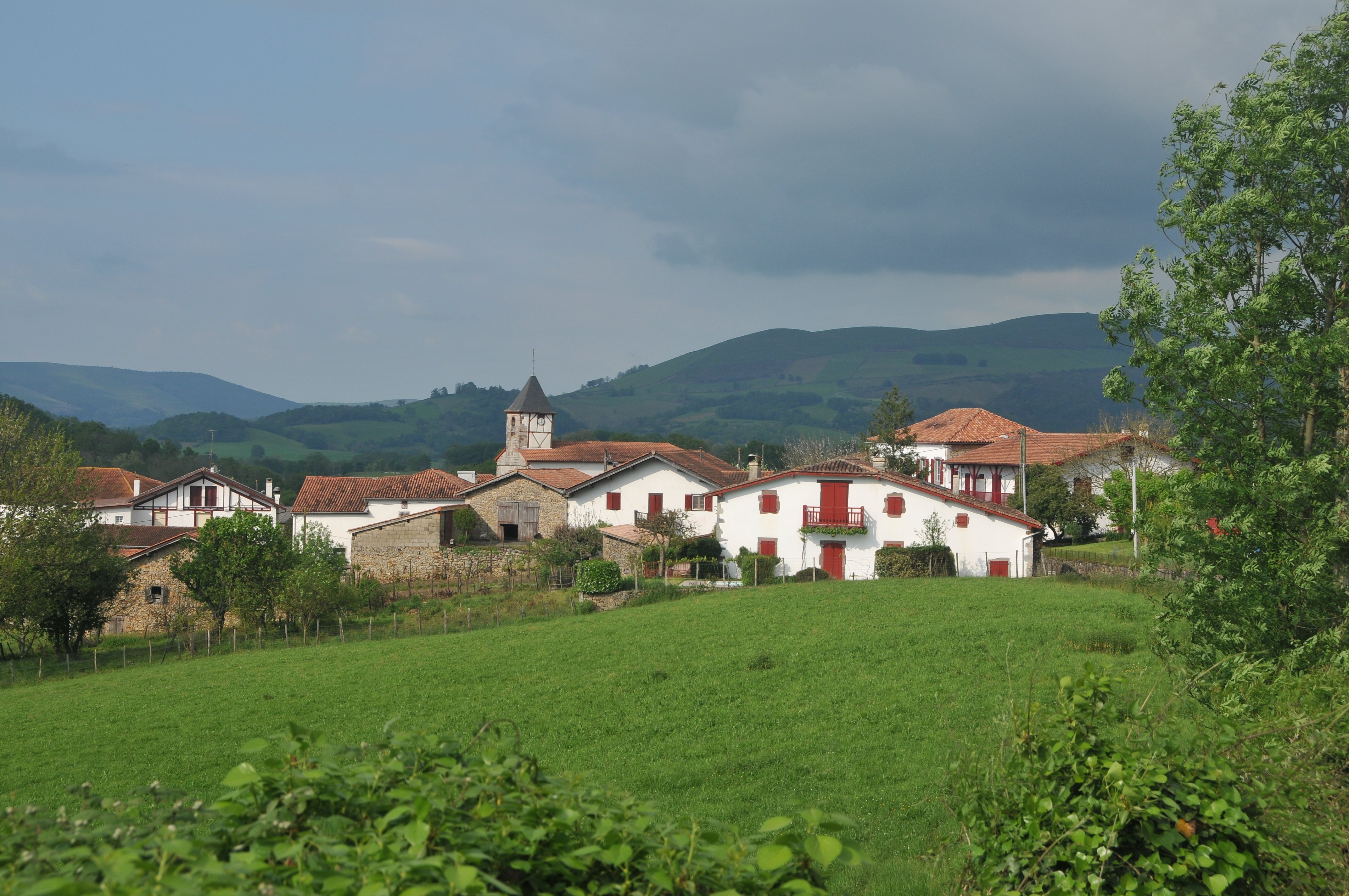 Fêtes de village : hypnotiseur-Los piquillos-talo, Irouléguy - photo 2