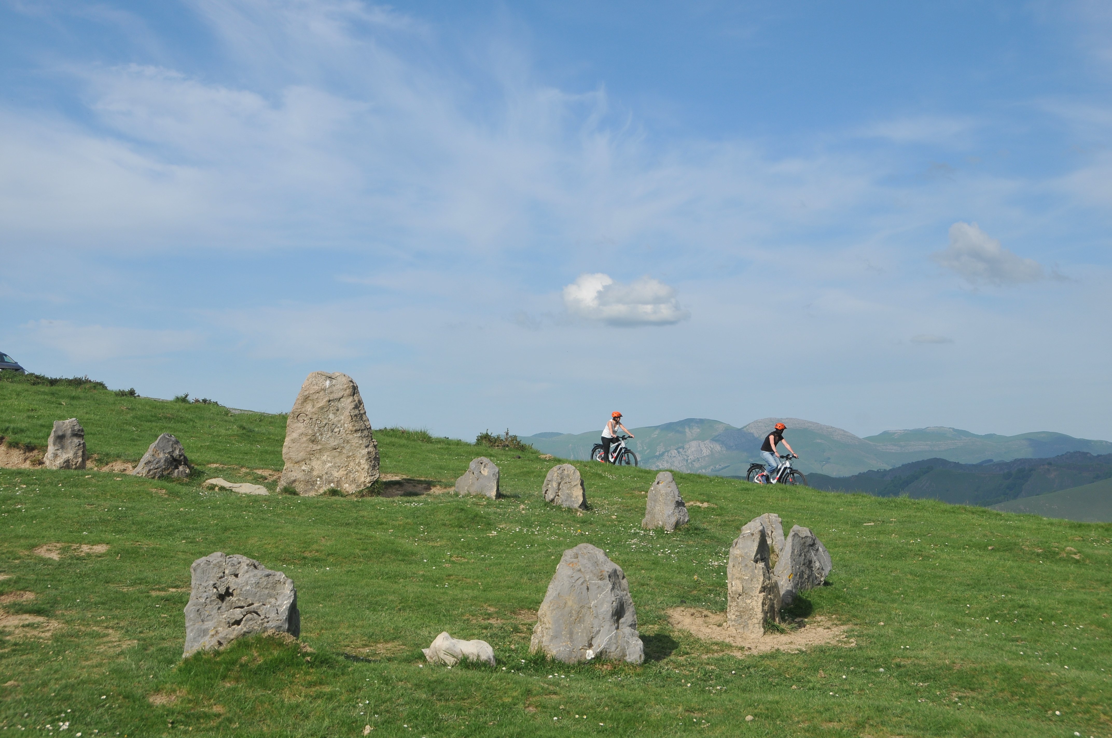 Xokoz xoko (coins et recoins) Irati et Okabe, Estérençuby