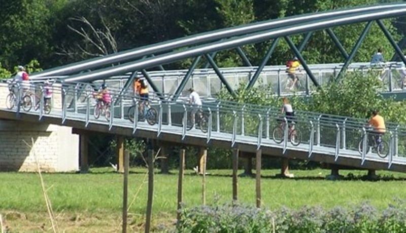 Aire de service vélos du Moulin du Duellas de St Martial d'Artenset