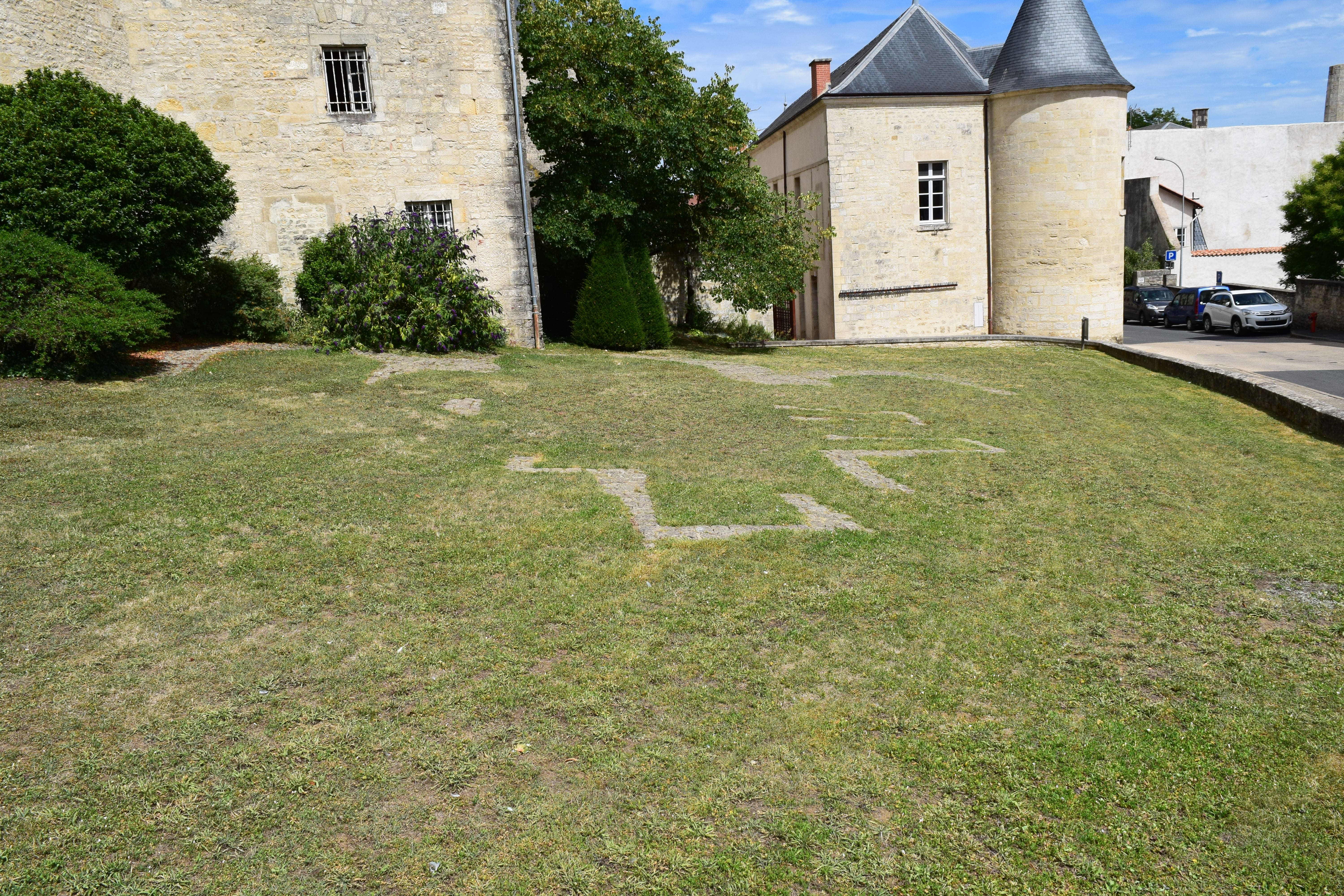 Vestige de l'église Saint-Saturnin