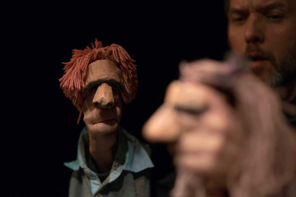 "Vida" marionnettes à la main par Javier Aranda