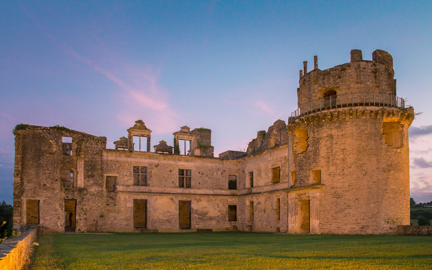 Visite aux flambeaux : entre histoire et ombres