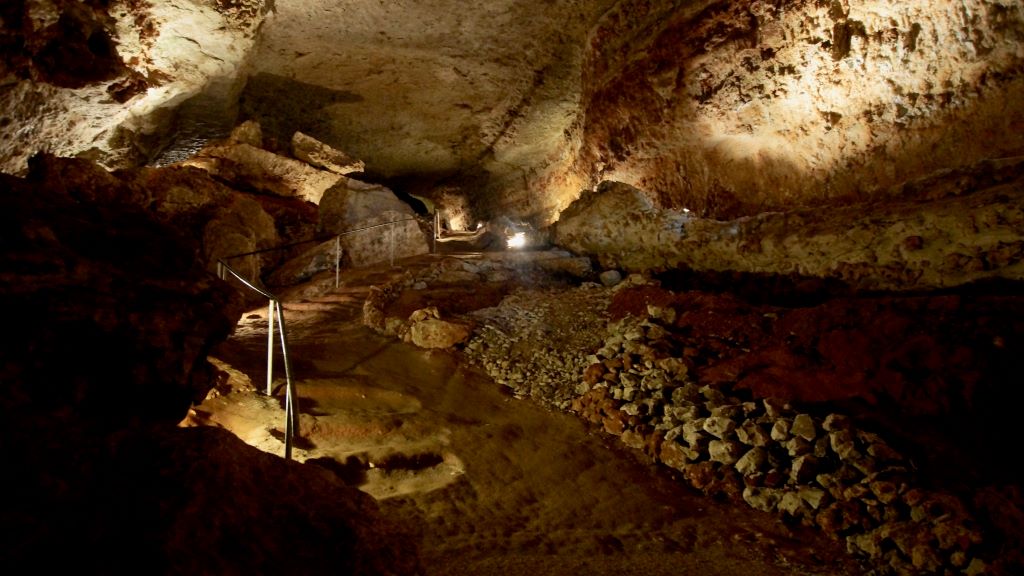 Grotte de Bara Bahau - Le Sanctuaire de l'Ours, Le Bugue
