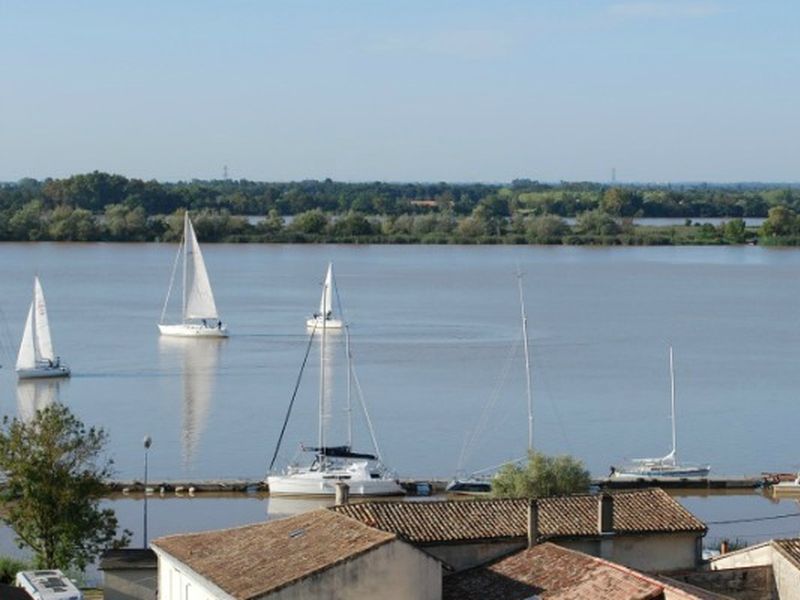 Escale fluviale à Bourg - photo 3