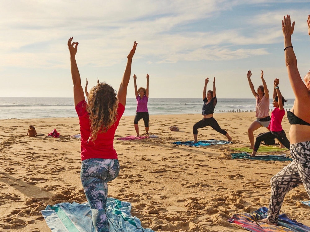 Découverte du yoga sur la plage — visuel événement
