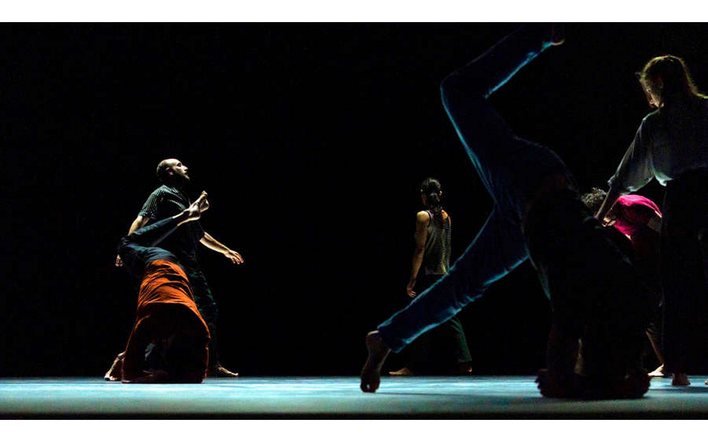 Espaces Pluriels - à l’ombre d’un vaste détail, hors tempête.