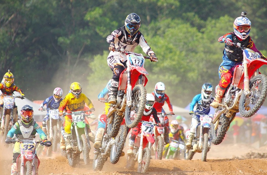 Course sur prairie de motocross et quad — visuel événement